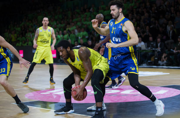 突入禁区 突入禁区